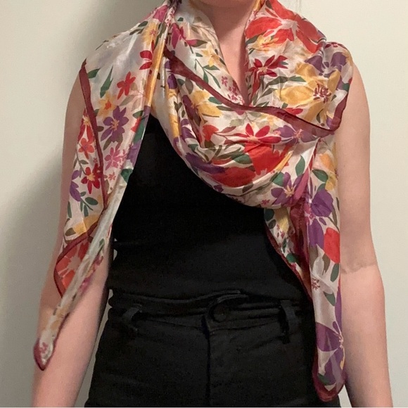 Accessories - 100% extra-large silk scarf, floral